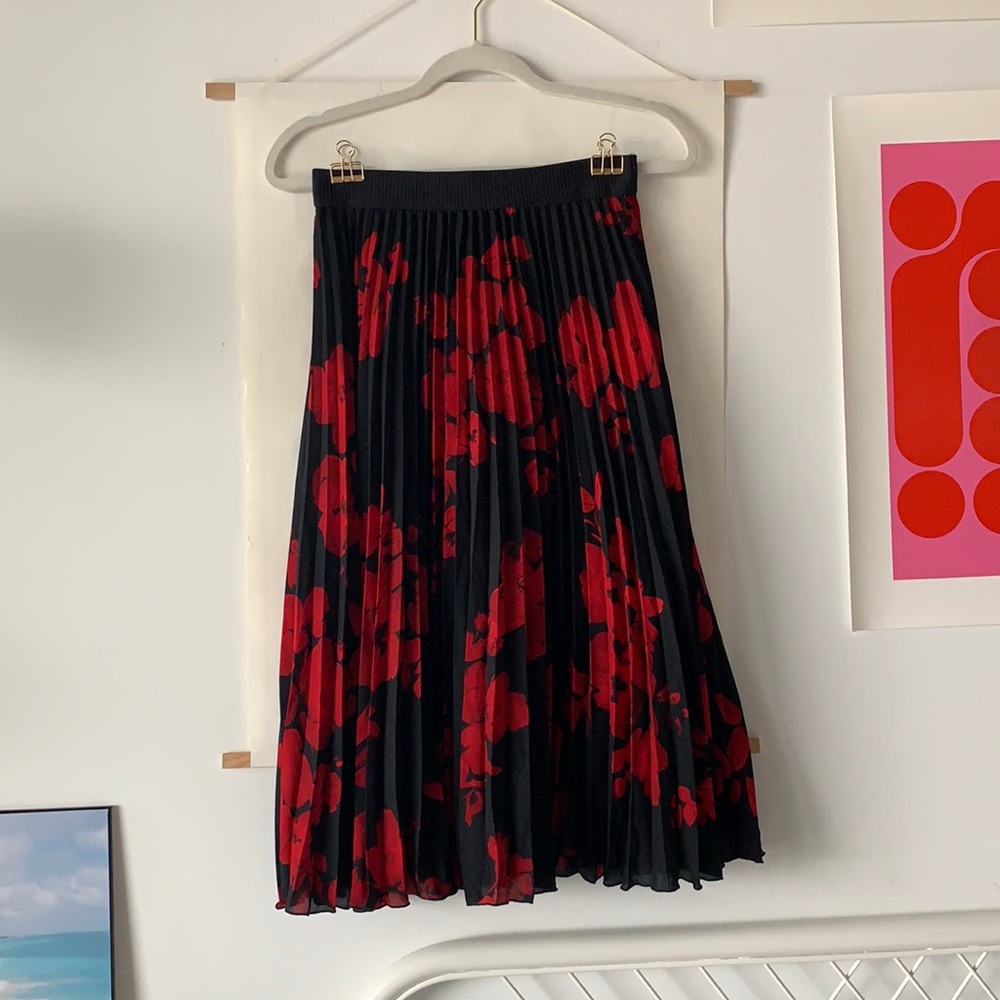 Floral pleated skirt